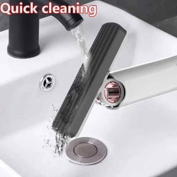 Mini Mop with Self-Squeezing Mechanism